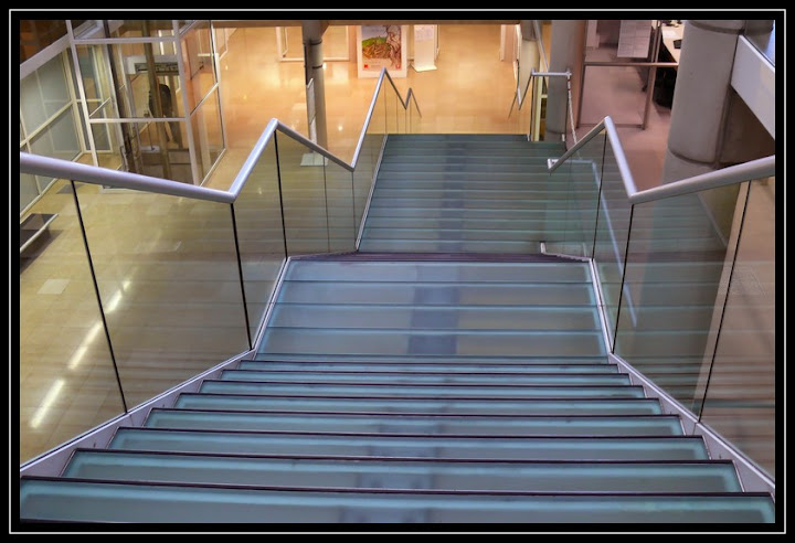 Nimes les escaliers du Carre d'art Escalier.jpg 3